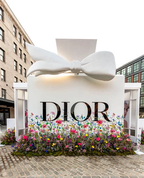 miss dior flower shop.